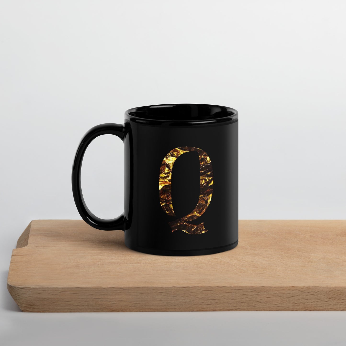 Monogram Q Black Glossy Mug