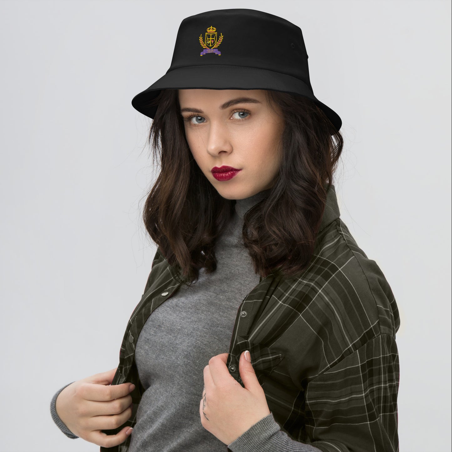 Ilarafes Royal Old School Bucket Hat